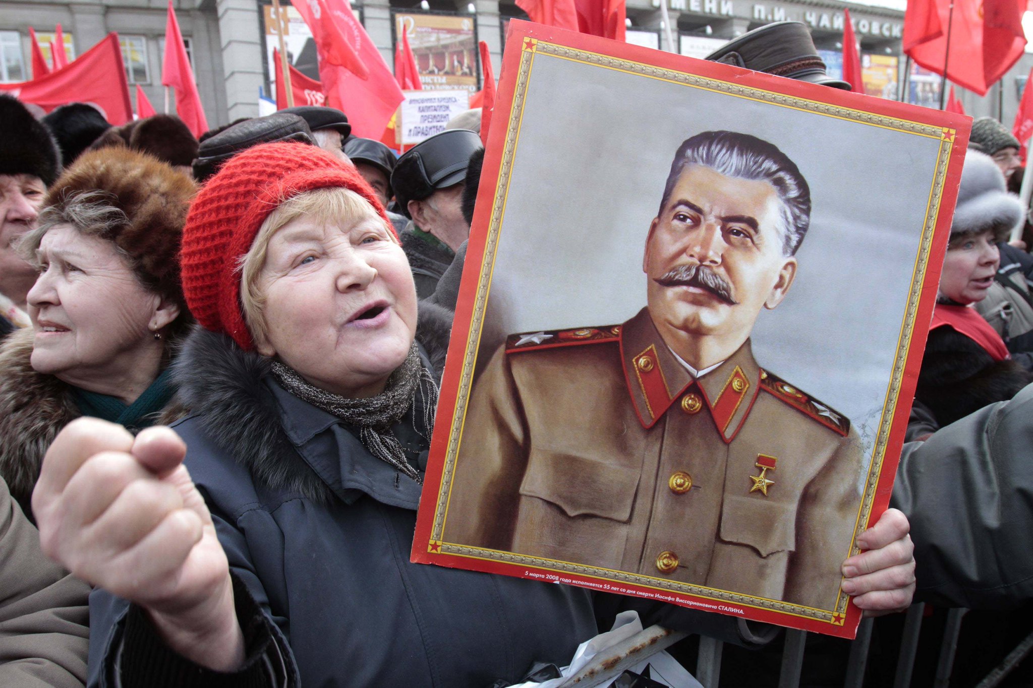 Коммунисты хотят, чтобы дети учились по учебнику, написанному Сталиным