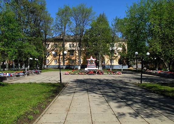 Памятник "Слава Героям" в Волхове