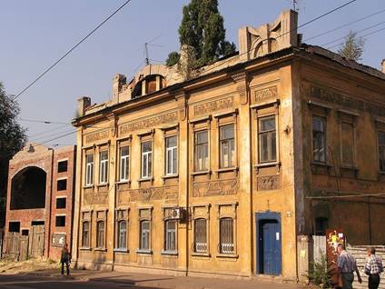 https://upload.wikimedia.org/wikipedia/commons/thumb/7/7a/Donetsk_postisheva_44_01.jpg/1280px-Donetsk_postisheva_44_01.jpg