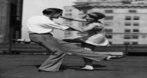 https://cdn-s-static.arzamas.academy/x/413-dance-kjxdgnDFBLKflkgjklhj/danceimgs/1930_lindy-hop.jpg