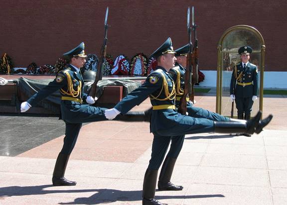 http://sch2psn.edumsko.ru/uploads/3000/2461/section/262255/deyatelnost/grazshdansko_patrioticheskoe_vospitanie/3_mogila_neizvestnogo_soldata.jpg