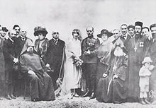 https://upload.wikimedia.org/wikipedia/commons/thumb/d/d9/Andranik_wedding_paris_1922.jpg/220px-Andranik_wedding_paris_1922.jpg