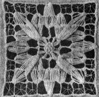 Рис. 30. Узор вышивки горьковский гипюр