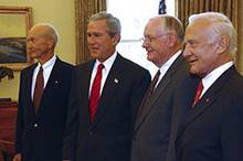 http://upload.wikimedia.org/wikipedia/commons/thumb/2/2b/Apollo_11_-_Crew_at_the_White_House.jpg/250px-Apollo_11_-_Crew_at_the_White_House.jpg