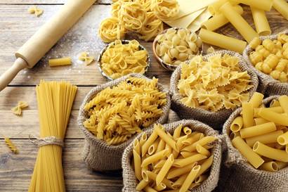 https://v-kurse.ru/wp-content/uploads/2021/09/Pasta-in-cloth-bag-on-table-Rolling-Pin-1.jpg