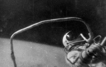 Алексей Леонов в открытом космосе, 18 марта 1965 года ТАСС