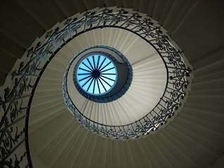 https://upload.wikimedia.org/wikipedia/commons/thumb/6/6e/TulipStair_QueensHouse_Greenwich.jpg/1280px-TulipStair_QueensHouse_Greenwich.jpg