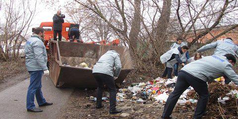 В Курске активисты убирают несанкционированные свалки