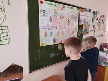 Изображение выглядит как в помещении, мальчик, одежда, стена

Контент, сгенерированный ИИ, может содержать ошибки.