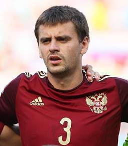 https://upload.wikimedia.org/wikipedia/commons/thumb/3/37/Georgi_Shchennikov_2014.jpg/420px-Georgi_Shchennikov_2014.jpg