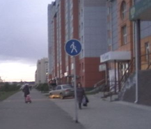 auto.amic.ru - Транспортные средства на пешеходной дорожке (Малахова 146).