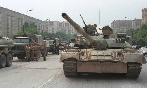 Военная техника в Москве, 19 августа 1991 года Эдуард Песов, Владимир Мусаэльян/ТАСС