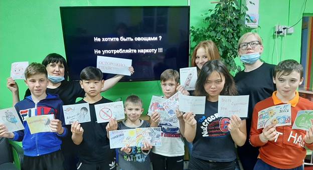 Изображение выглядит как текст, в позе, семья

Автоматически созданное описание