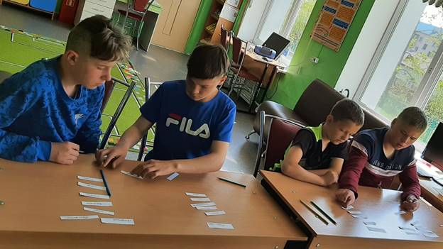 Изображение выглядит как текст, стол, рабочий стол

Автоматически созданное описание