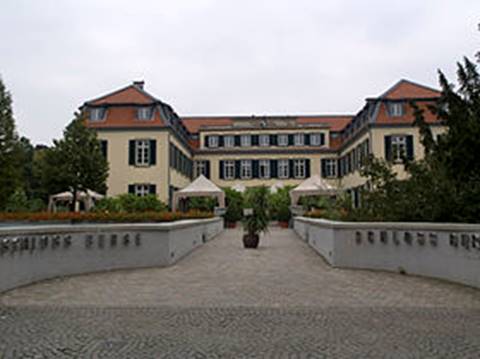 https://upload.wikimedia.org/wikipedia/commons/thumb/6/69/NRW,_Gelsenkirhen_-_Schloss_Berge_01.jpg/280px-NRW,_Gelsenkirhen_-_Schloss_Berge_01.jpg