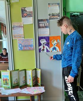 Изображение выглядит как текст, человек

Автоматически созданное описание