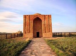 https://upload.wikimedia.org/wikipedia/commons/thumb/e/ec/Alasha_Khan_Mausoleum.jpg/300px-Alasha_Khan_Mausoleum.jpg