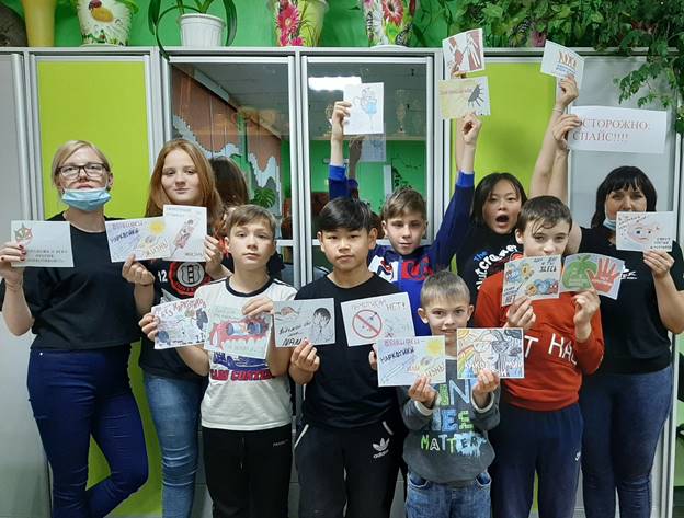 Изображение выглядит как человек, ребенок, стоит, маленький

Автоматически созданное описание