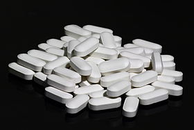 https://upload.wikimedia.org/wikipedia/commons/thumb/2/2f/500_mg_calcium_supplements_with_vitamin_D.jpg/280px-500_mg_calcium_supplements_with_vitamin_D.jpg