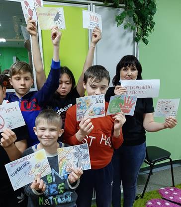 Изображение выглядит как текст, человек, ребенок, группа

Автоматически созданное описание