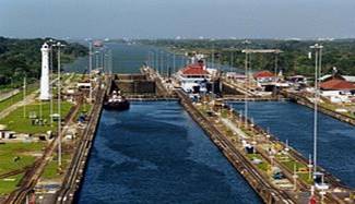 Panama Canal Gatun Locks.jpg