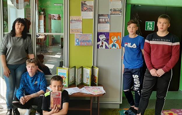 Изображение выглядит как текст, человек

Автоматически созданное описание