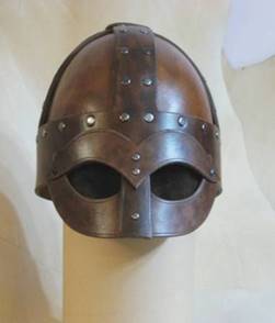 Описание: https://i.pinimg.com/474x/04/bc/1b/04bc1bcd55e60d83588064d34318e5cd--leather-armor-leather-mask.jpg