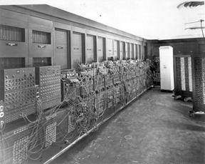 https://upload.wikimedia.org/wikipedia/commons/a/a9/ARL_ENIAC_01.png