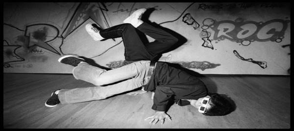 https://cdn-s-static.arzamas.academy/x/413-dance-kjxdgnDFBLKflkgjklhj/danceimgs/1980_hip-hop.jpg