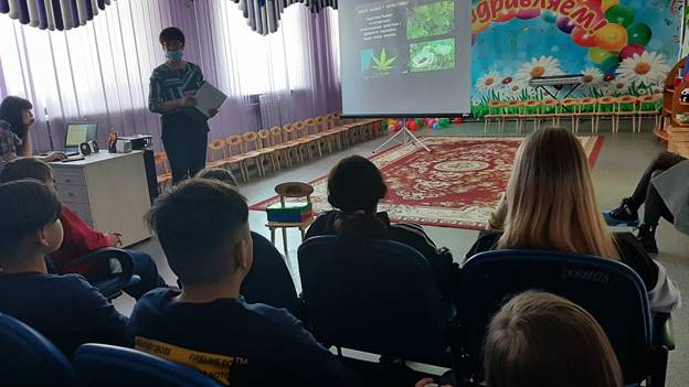 Изображение выглядит как человек, конференц зал, толпа

Автоматически созданное описание