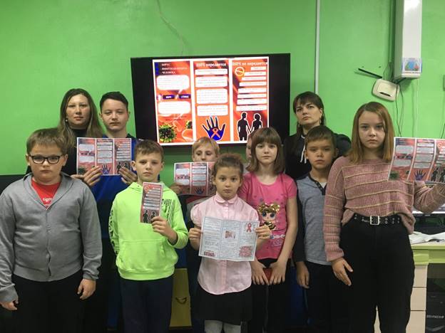 Изображение выглядит как текст, человек, в позе, группа

Автоматически созданное описание