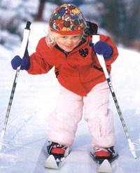 0007-013-Devochka-kataetsja-na-lyzhakh.jpg