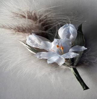 e7df0079f6bac3475249d7ccd9ve-fabric-boutonniere-with-natural-silk-freesia-768x468-1