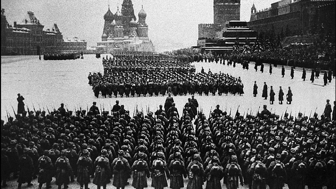 Где проходил парад в 1941 году. Парад 7 ноября 1941. Битва за Москву 7 ноября 1941 года. Парад на красной площади 7 ноября 1941. Парада на красной площади в городе Москве 7 ноября 1941 г.