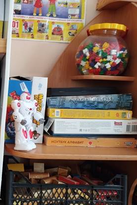 Изображение выглядит как текст, в помещении, Стеллаж, книга

Контент, сгенерированный ИИ, может содержать ошибки.