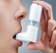 Описание: https://images.wisegeek.com/closeup-woman-using-inhaler.jpg