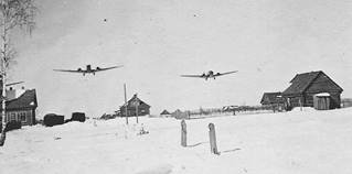 Немецкие Ju-52, взлетевшие с Тацинского аэродрома, везут армии Паулюса продовольствие и боеприпасы. Бронетанковые войска, Великая Отечественная Война, гвардия, история