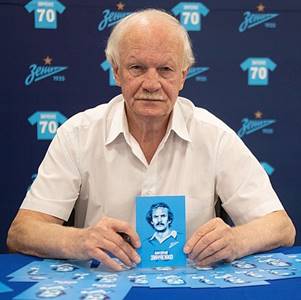 https://upload.wikimedia.org/wikipedia/commons/thumb/c/c5/Anatoli_Zinchenko.jpg/480px-Anatoli_Zinchenko.jpg
