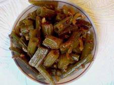 национальные блюда России - салат из стеблей лопуха