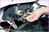 Ersetzen und Einstellen der Scheinwerfer eines Gazelle-Autos