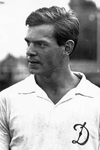 https://upload.wikimedia.org/wikipedia/ru/thumb/8/87/Vladimir_Ryzhkin_1958.jpg/319px-Vladimir_Ryzhkin_1958.jpg