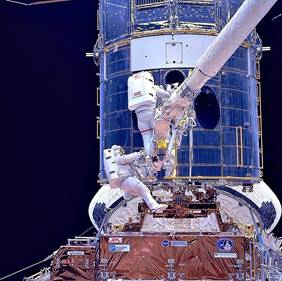 Պատկեր:Upgrading Hubble during SM1.jpg