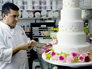http://a.abcnews.com/images/GMA/ht_buddy_valastro_decorate_cake_jp_110208_mn.jpg