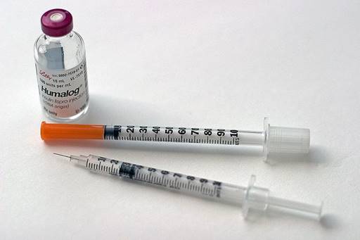 http://creationwiki.org/pool/images/thumb/9/9b/Insulin_syringes.jpg/800px-Insulin_syringes.jpg