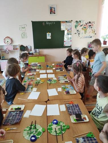 Изображение выглядит как одежда, в помещении, человек, Обучение

Контент, сгенерированный ИИ, может содержать ошибки.