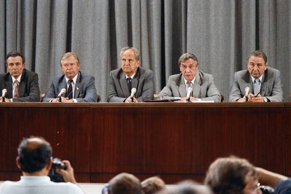 Пресс-конференции членов ГКЧП  в пресс-центре МИД СССР, 19 августа 1991 года Владимир Мусаэльян, Александр Чумичев/ТАСС
