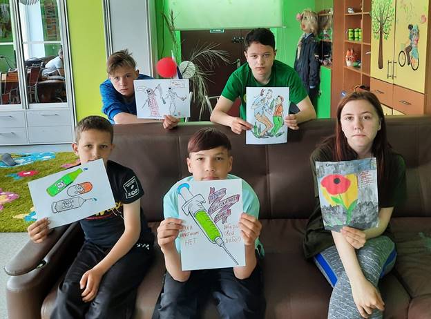 Изображение выглядит как текст, человек, ребенок, группа

Автоматически созданное описание