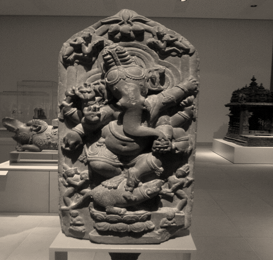 https://upload.wikimedia.org/wikipedia/commons/thumb/e/e7/Sculpture_of_Ganesha_in_Berlin_Museum.jpg/800px-Sculpture_of_Ganesha_in_Berlin_Museum.jpg