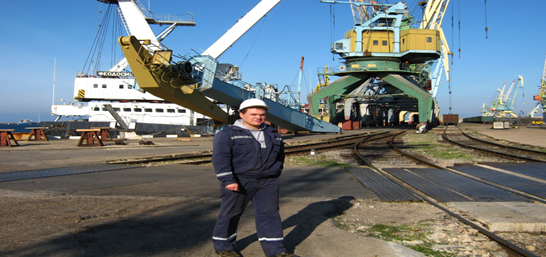 Работник Севастопольского морского рыбного порта. Фото © Vk.com 