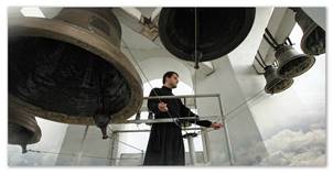 Звонящий колокол.